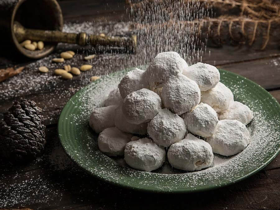 Kourabiedes - the traditional Christmas treat in Greece