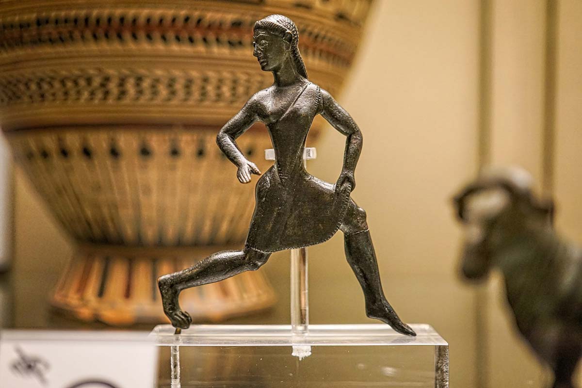 A Spartan girl running
